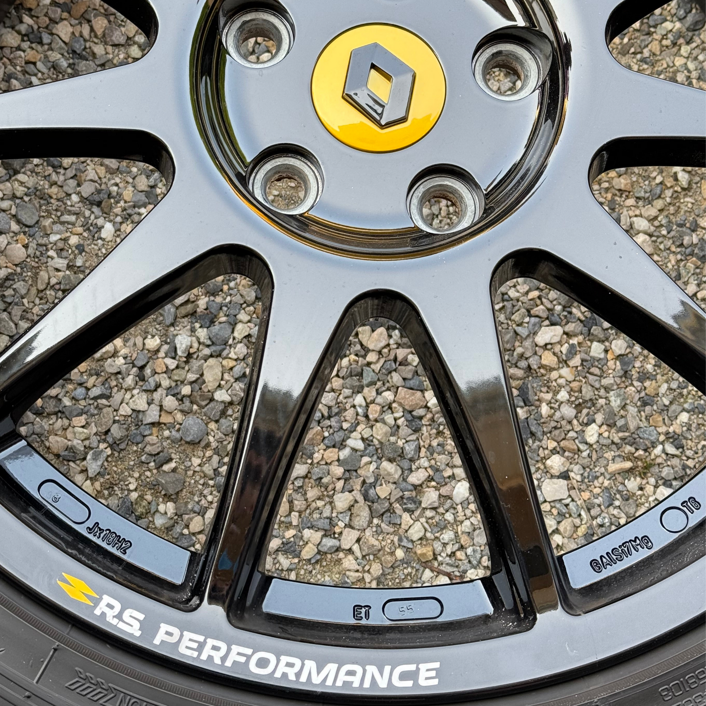 Centre de Roues Jaune Sirius/Noir 57mm pour Renault Sport
