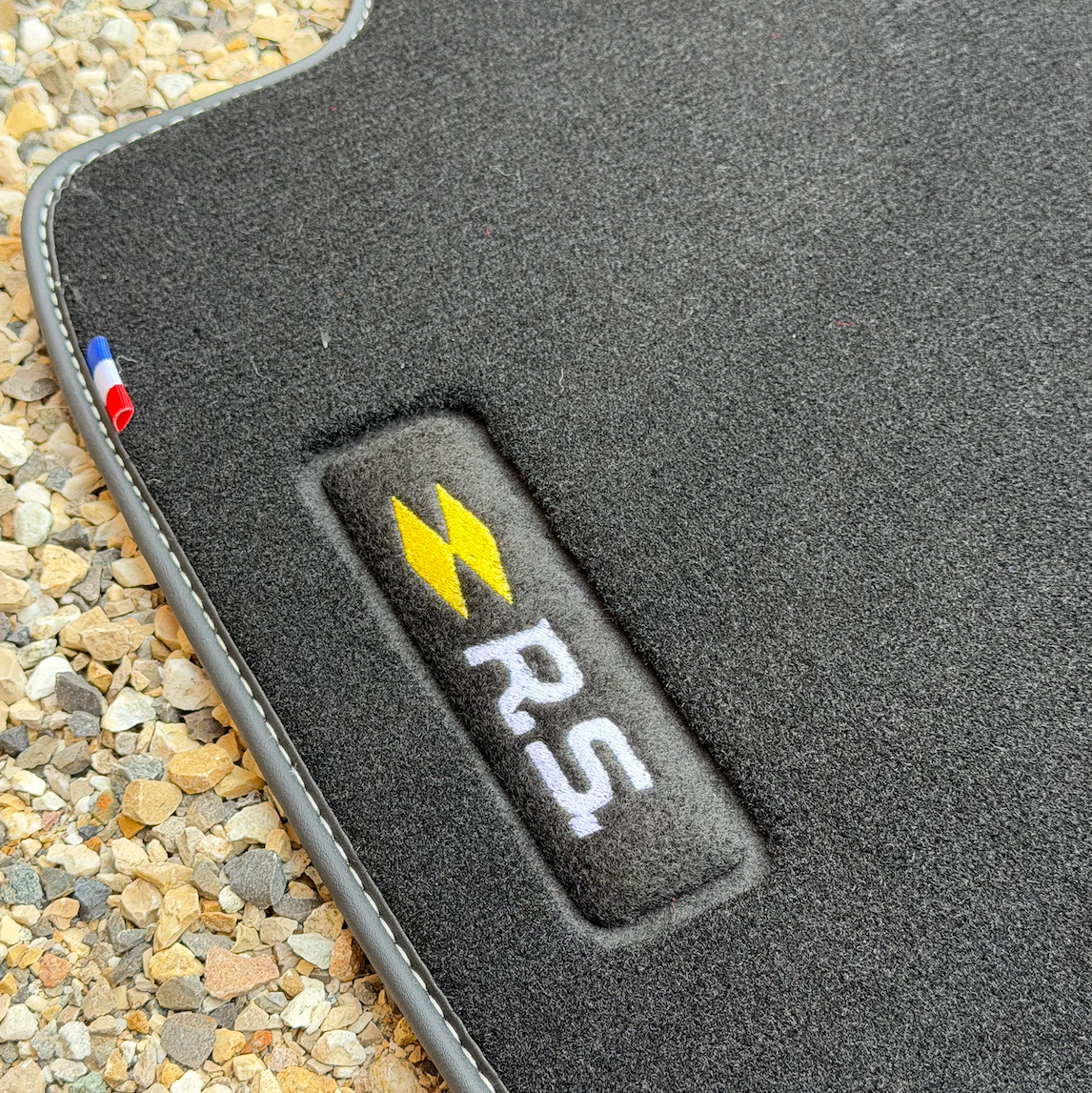 Lot de 4 tapis avec broderie "RS" Jaune pour Renault Sport - JOYAUTO