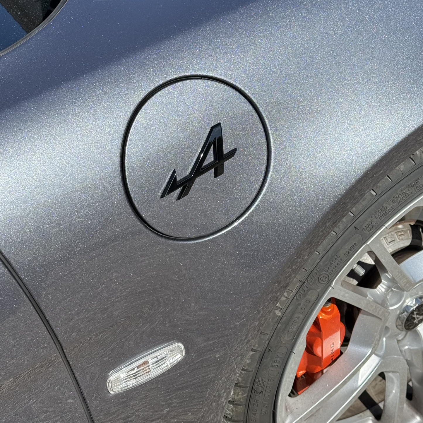 Monogrammes Alpine "A" Noir Brillant pour Ailes Avants