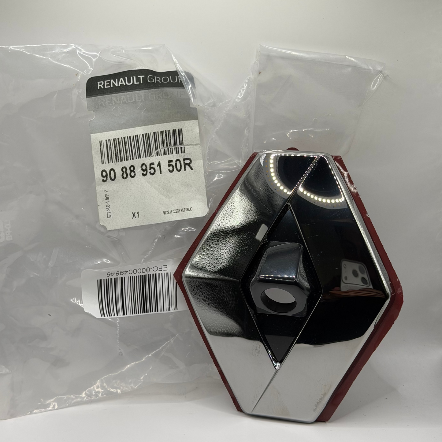Logo Arrière Chrome pour Megane 4rs/gt POUR MODÈLE AVEC CAMÉRA - 908895195R