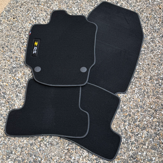 Lot de 4 tapis avec broderie "RS" Jaune pour Renault Sport - JOYAUTO